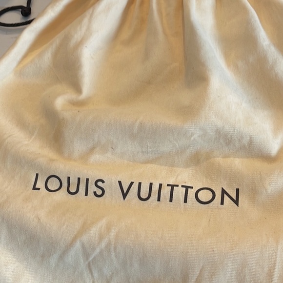 Authentic Louis Vuitton Tivoli GM in excellent condition with dust bag included. - Picture 5 of 7